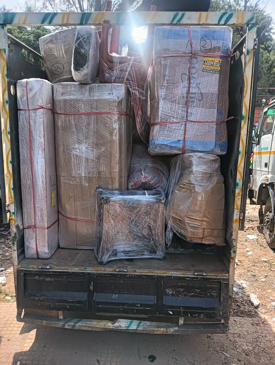 Packers and Movers in Ranchi Container Truck Loaded Household Goods
